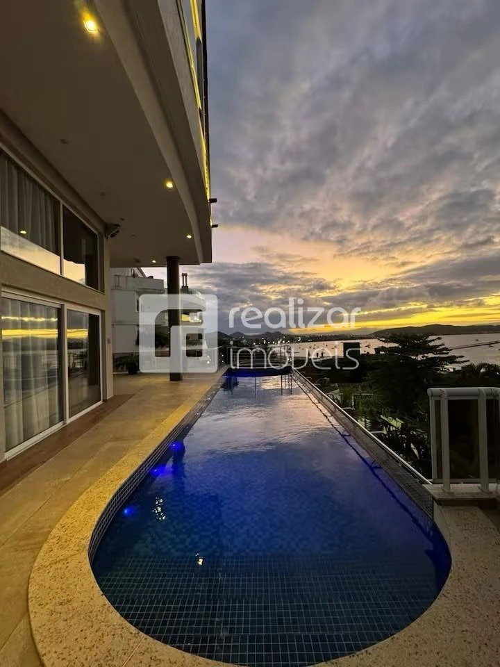 3-bedroom apartment in a building with a sauna