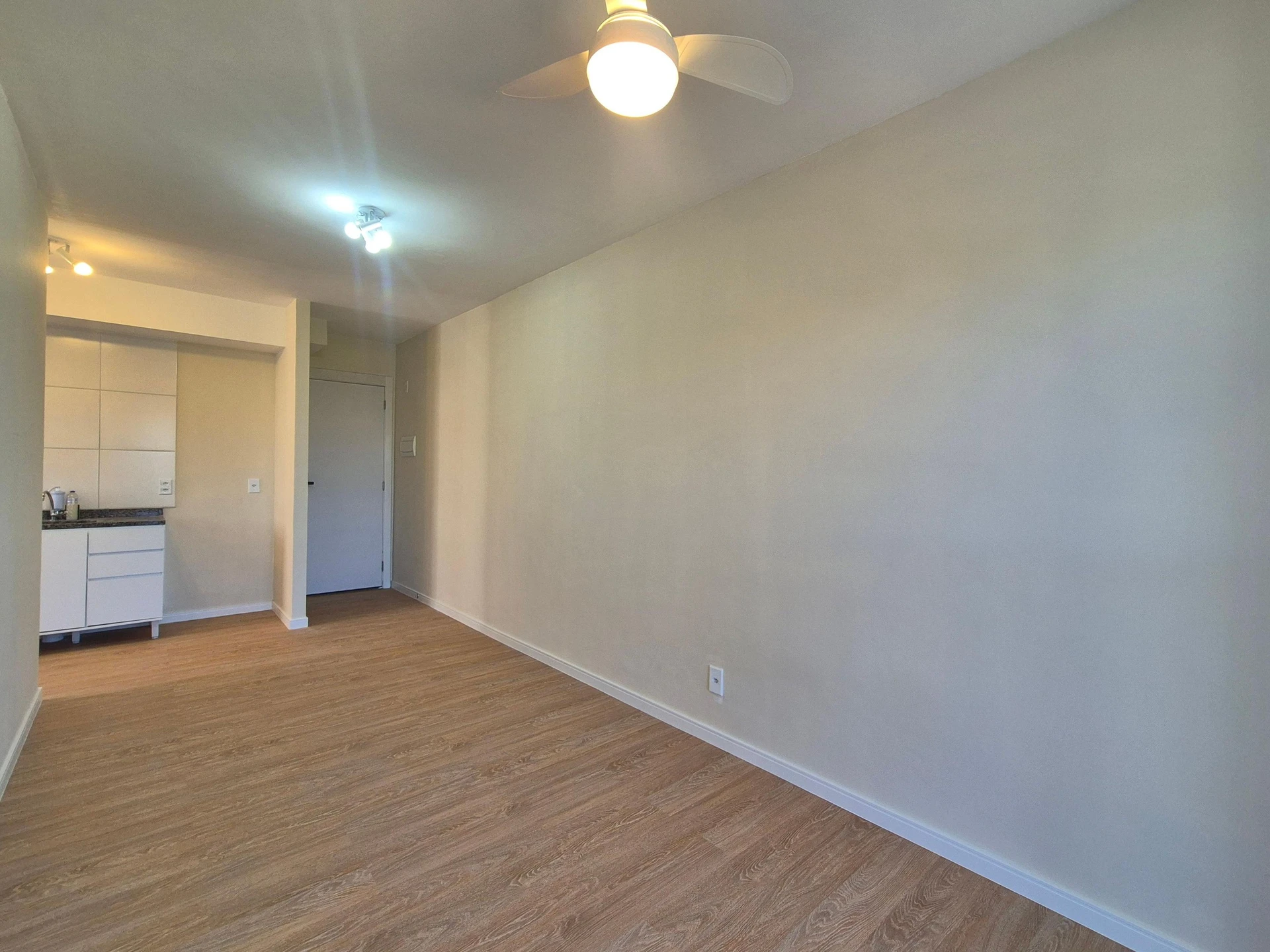 Apartamento com 3 quartos, 2 banheiros e varanda — photo 3