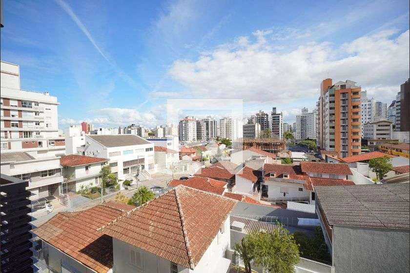 Apartamento amueblado de 1 dormitorio con plaza y cocina integrada — photo 7