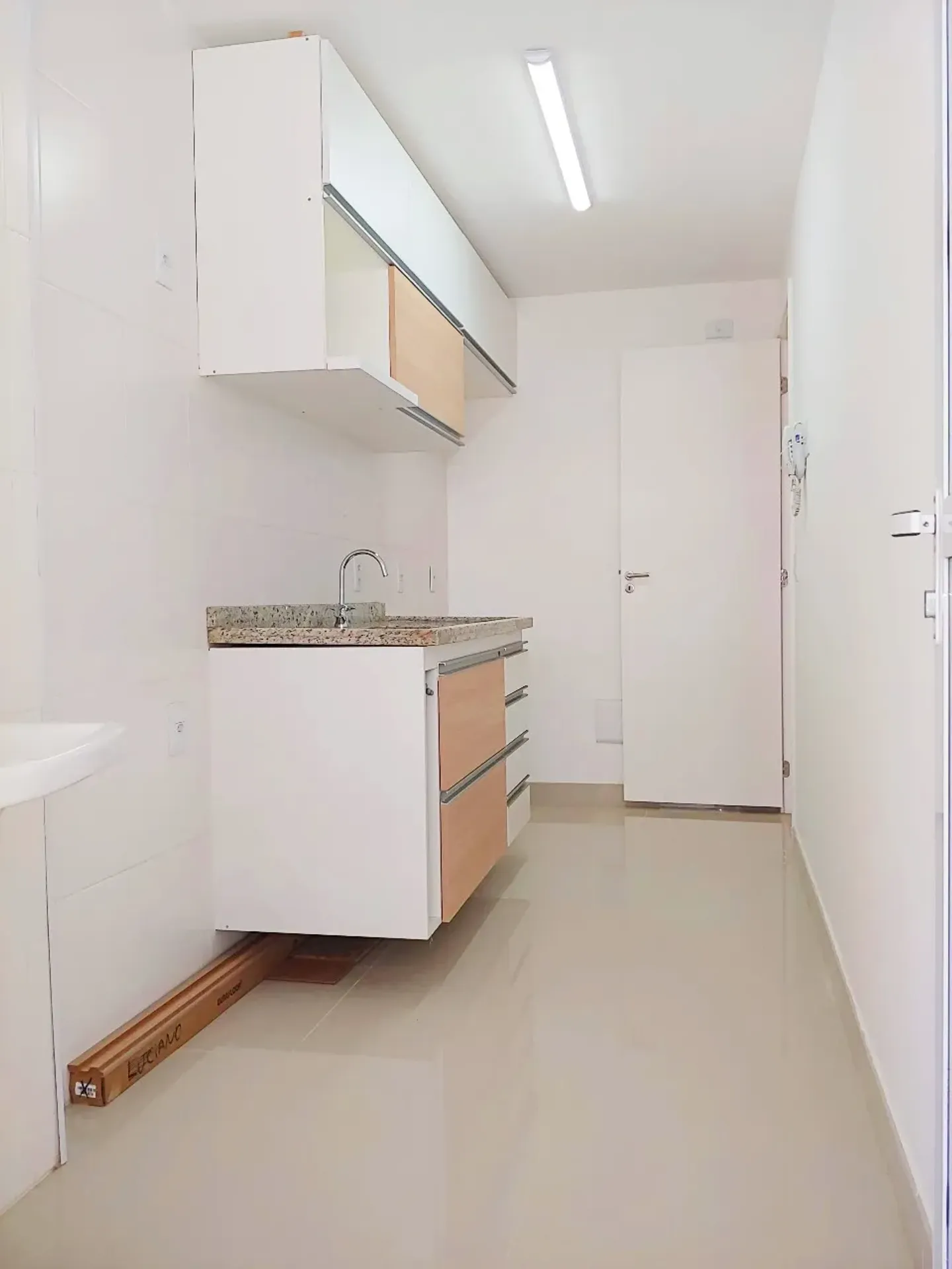 Apartment with 3 bedrooms, balcony and 2 parking spots — photo 23