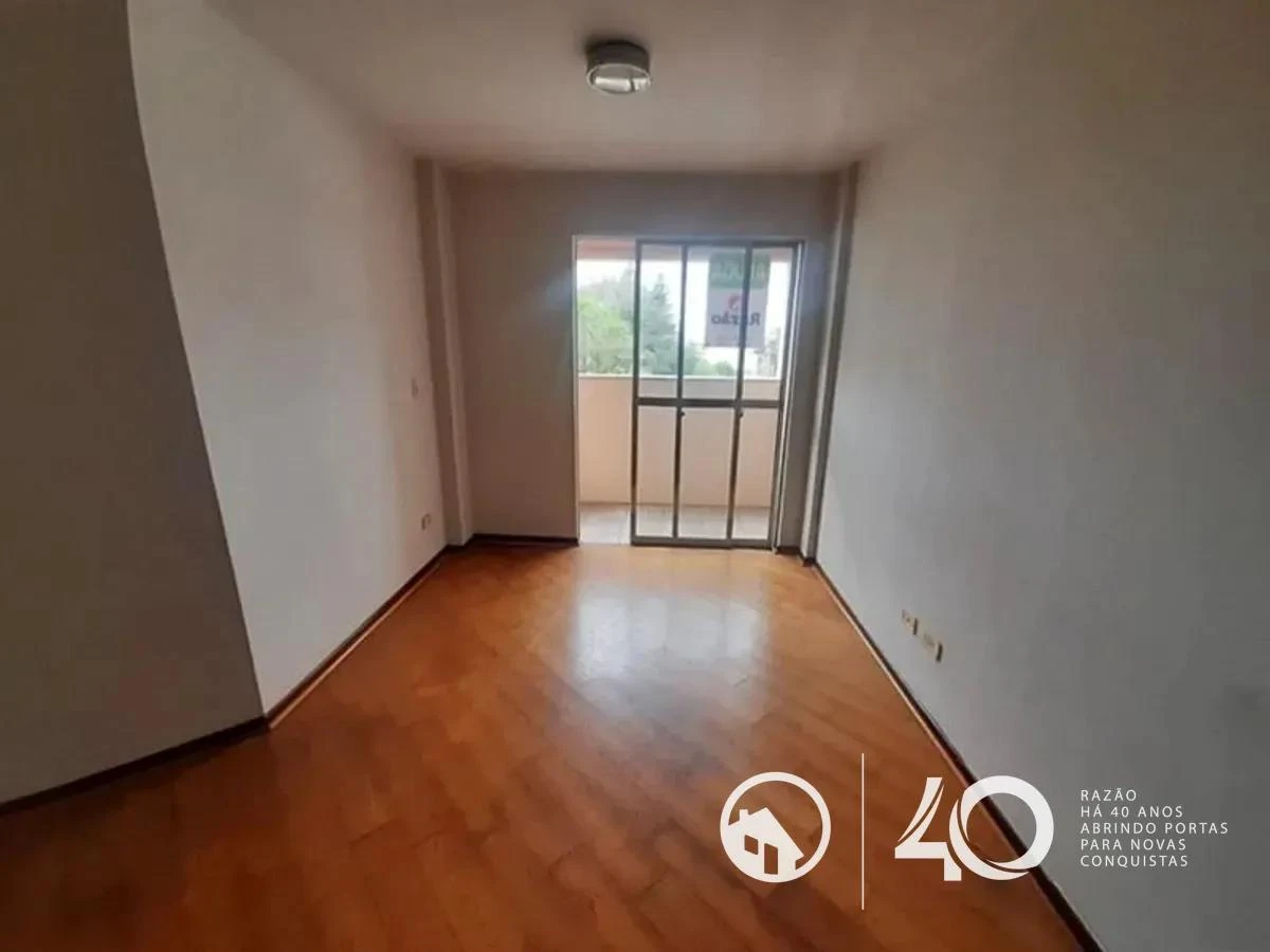 Wood or laminate floors in a 2-bedroom apartment, 92 m² — photo 9