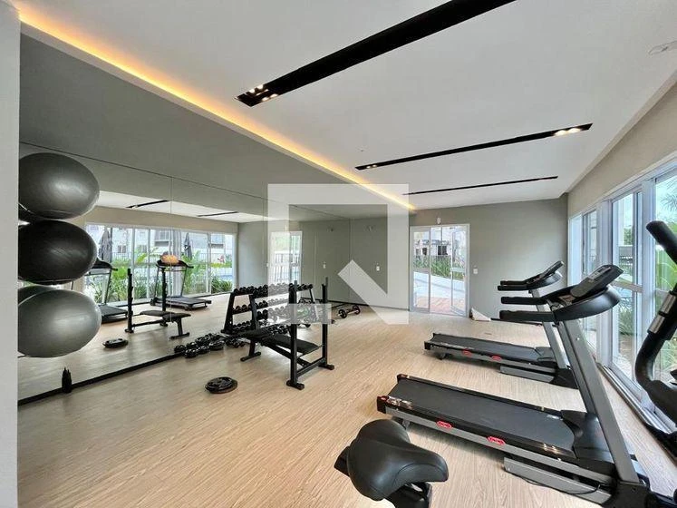 2-bedroom apartment in a building with a gym — photo 18