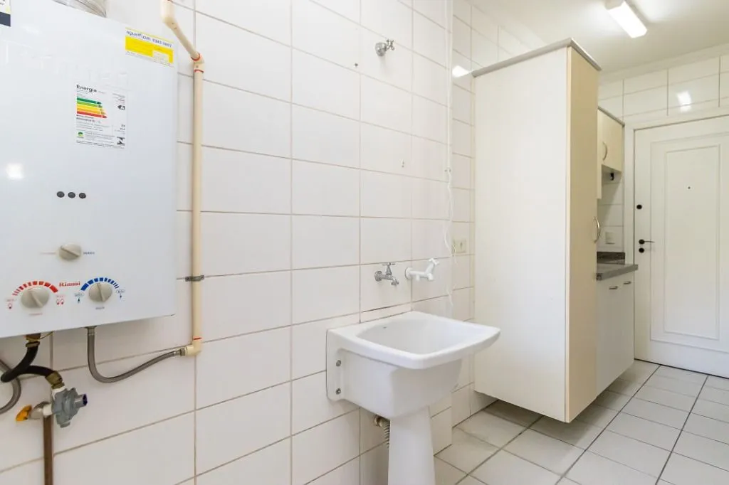 214 m² apartment with a balcony and 3 bedrooms — photo 20