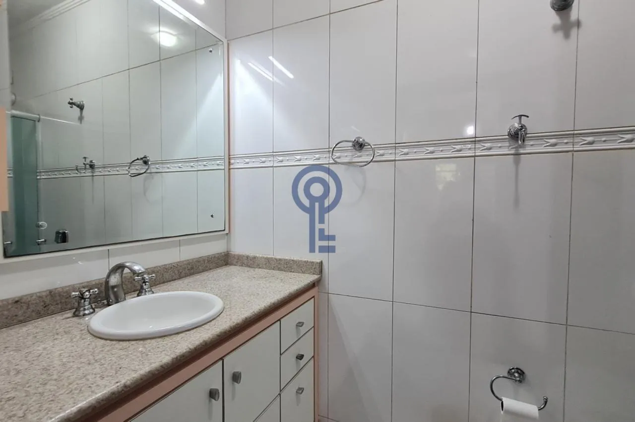 Дом с 6 спальнями и кухней открытой планировки — photo 32