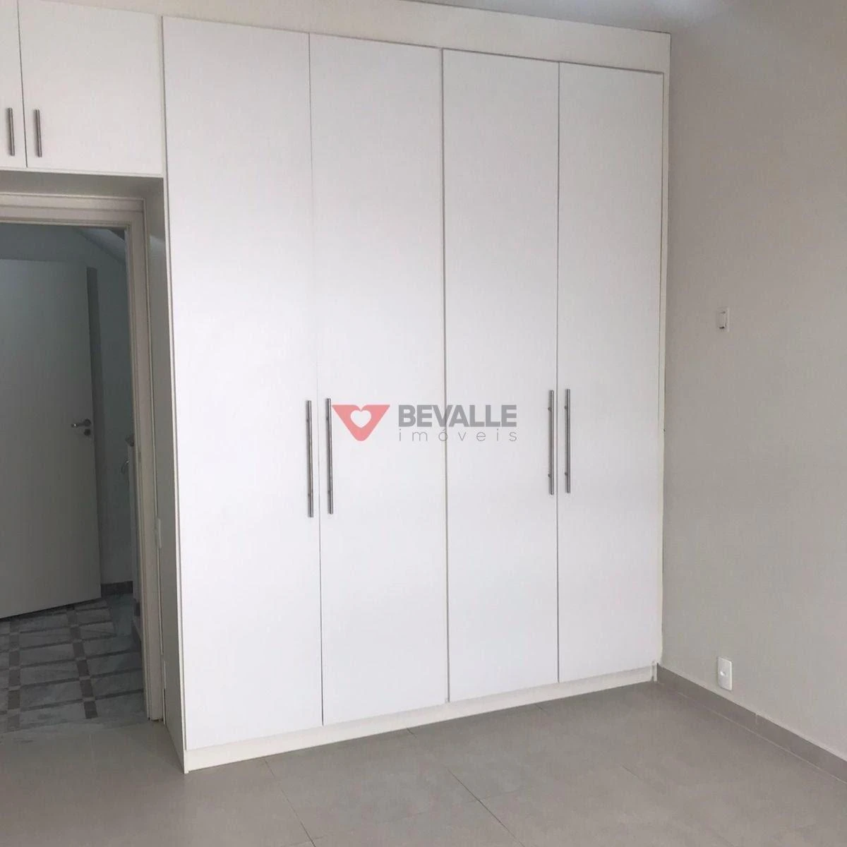 Rental house with 8 bedrooms and a balcony — photo 32