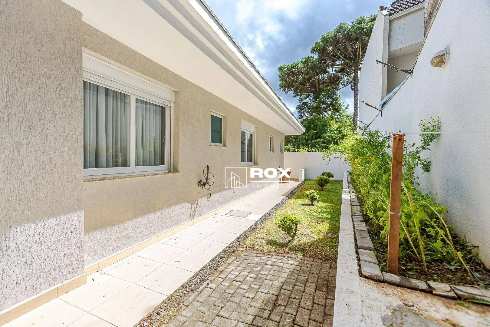 Unfurnished 598 m² house with 6 parking spaces — photo 10