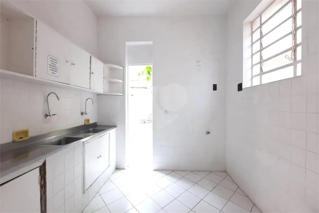 Casa sem mobília com cozinha separada e 5 quartos — photo 4