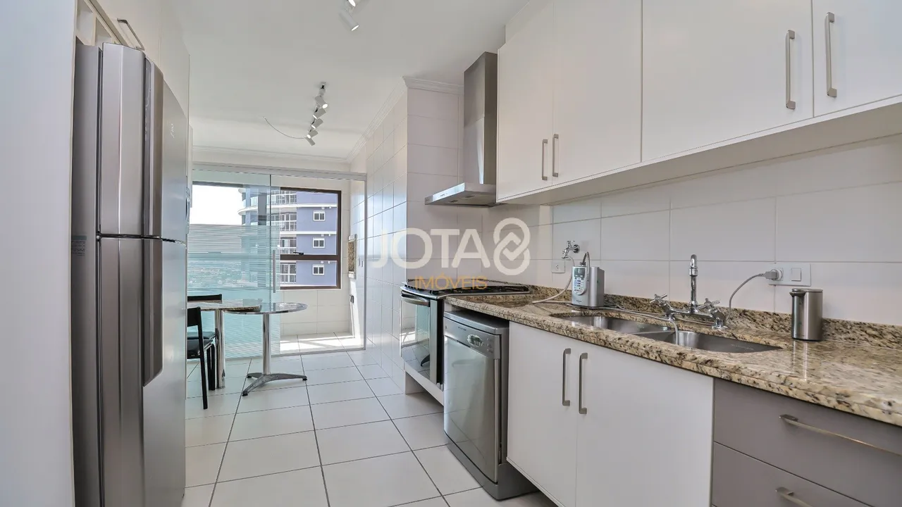 249 m² rental apartment with 3 bedrooms and a suite — photo 13