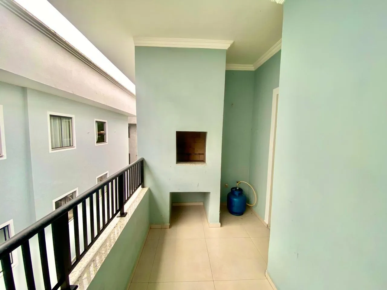 Furnished 1-bedroom apartment with open-plan kitchen — photo 13