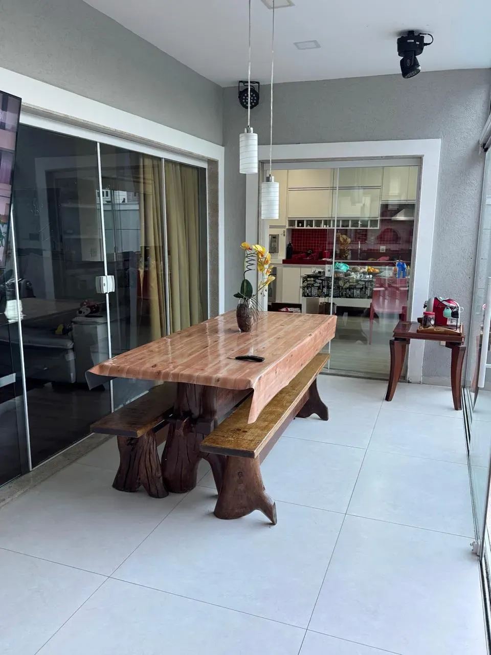 Furnished triplex home with 5 bedrooms and 5 bathrooms — photo 15