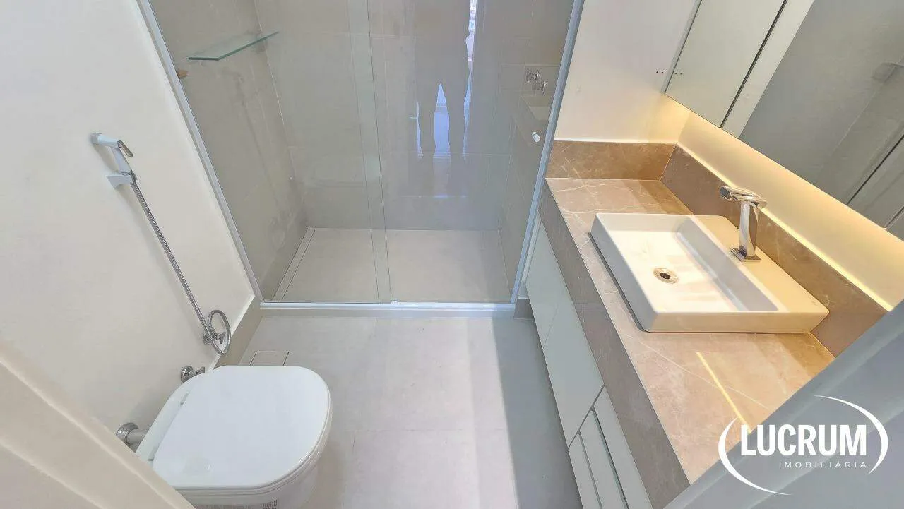 3-bedroom apartment with built-in storage and 3 baths — photo 9