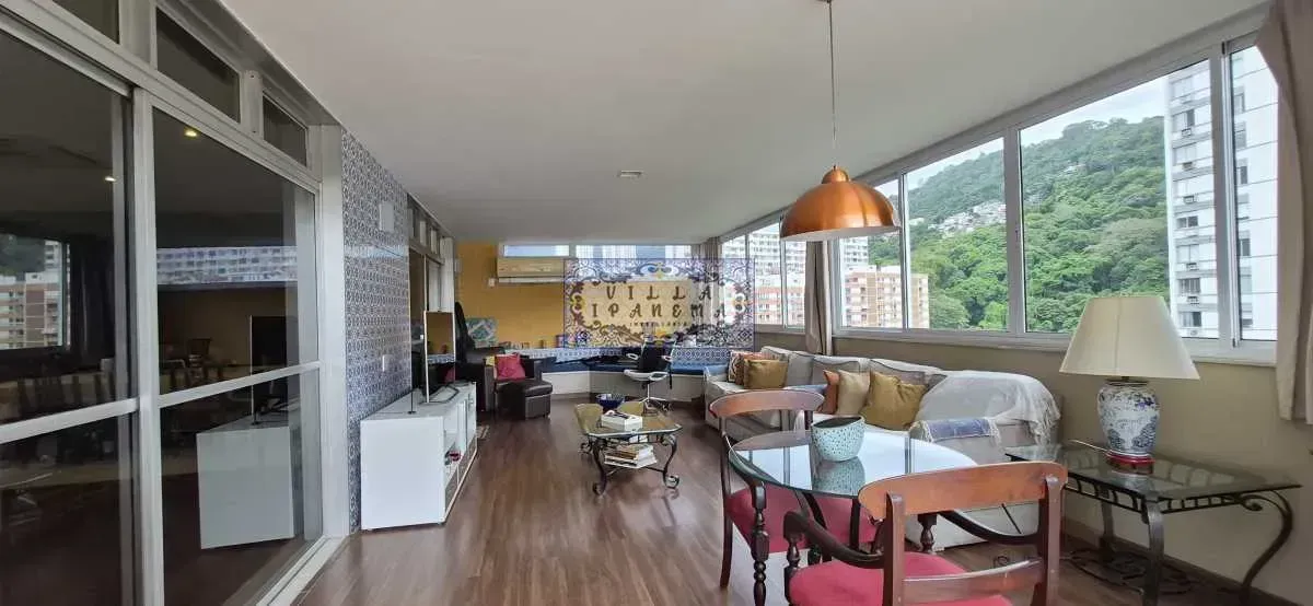 350 m² penthouse with 5 bedrooms and a glass balcony — photo 8