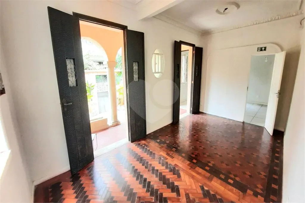 Casa sem mobília com cozinha separada e 5 quartos — photo 9