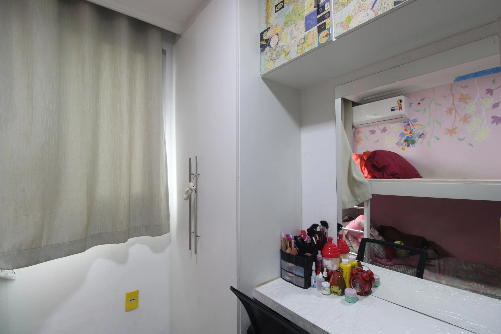 Furnished 2-bedroom apartment with a balcony — photo 40