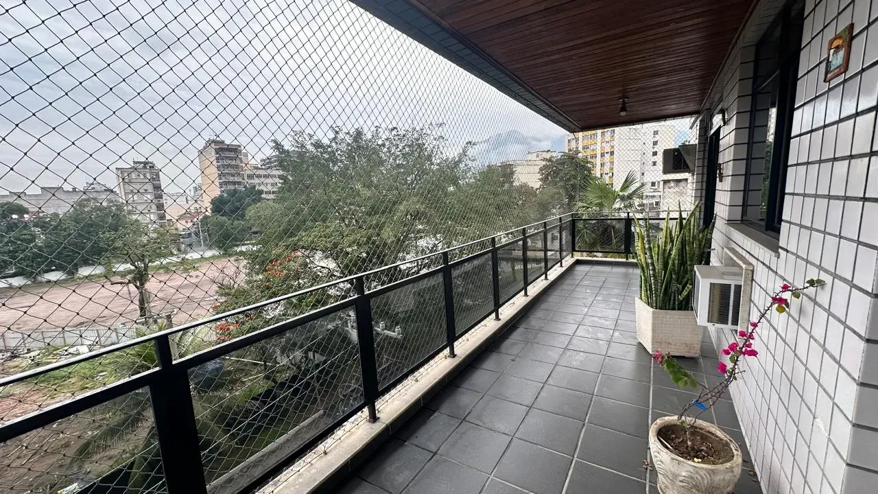4-bedroom apartment with glassed-in balcony — photo 44