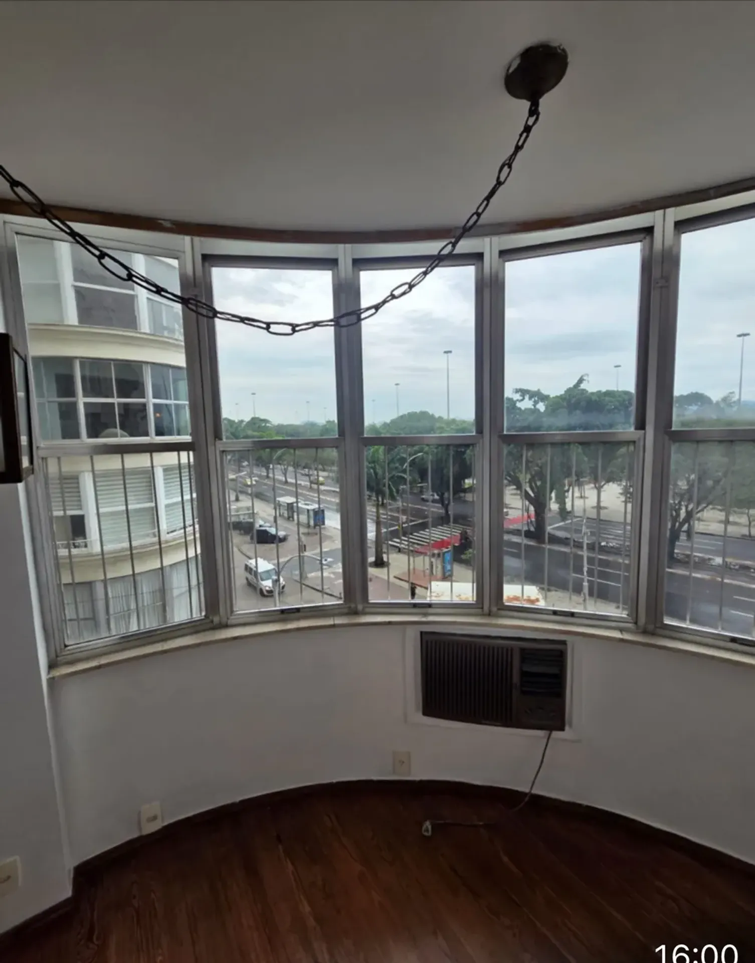 100 m² apartment with 3 bedrooms and a separate kitchen — photo 2