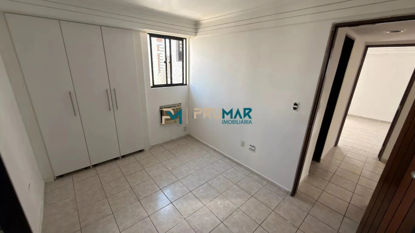 Balcony with a grill in a 4-bedroom apartment, 222 m² — photo 8