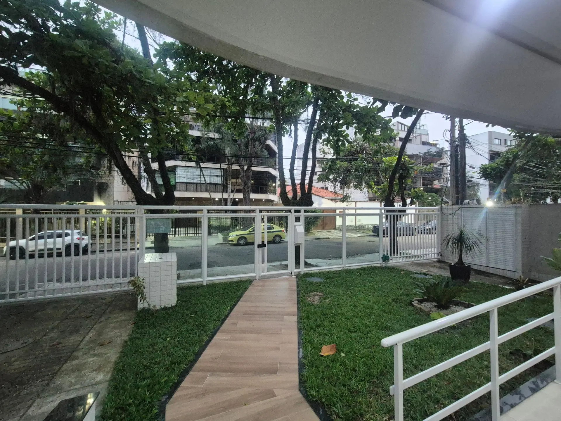 3-bedroom apartment with a grill on the balcony — photo 16