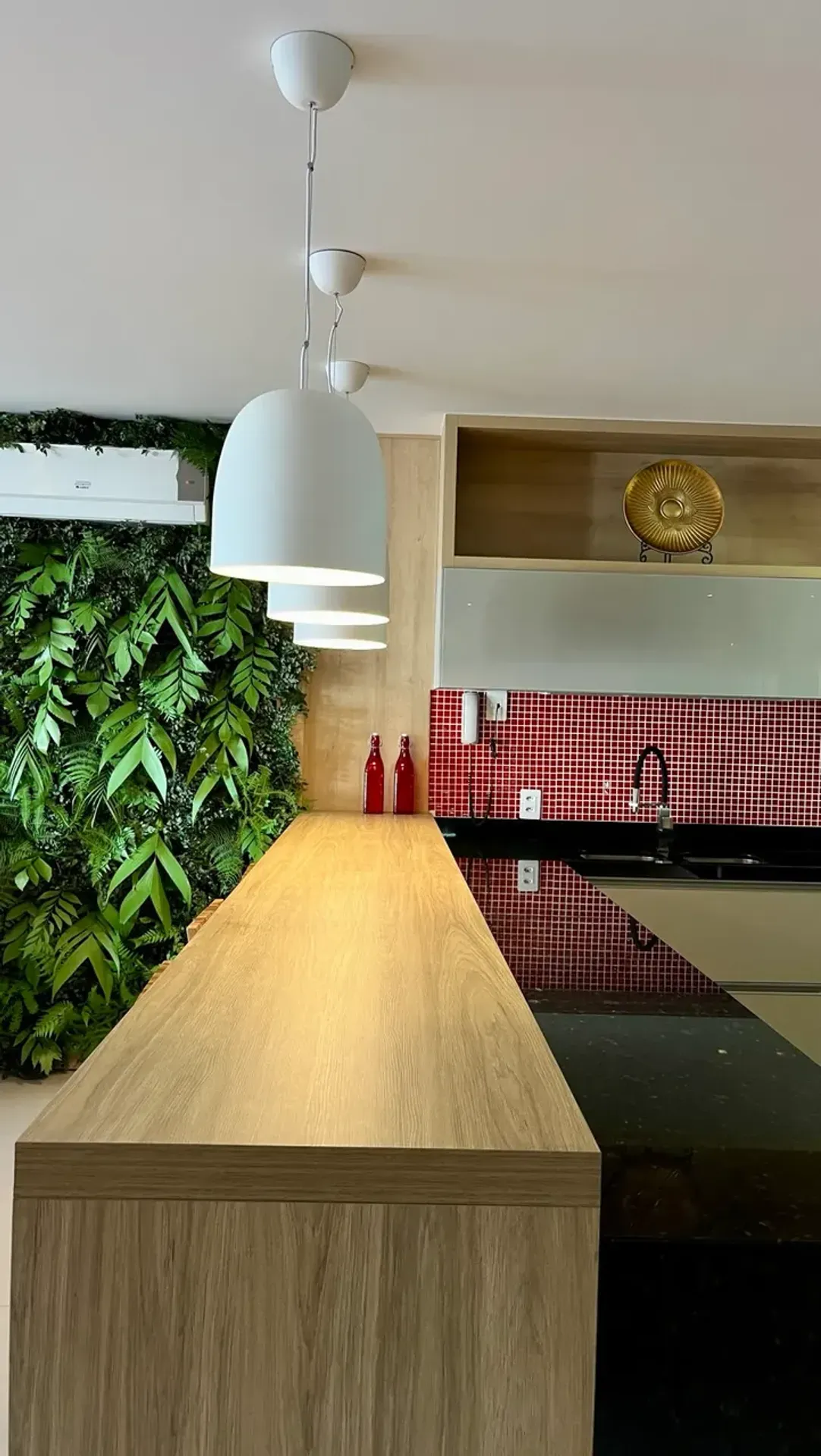 Furnished apartment with 3 en-suite suites — photo 31