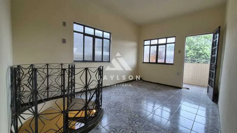 Unfurnished 1-bedroom apartment with a closed kitchen — photo 22
