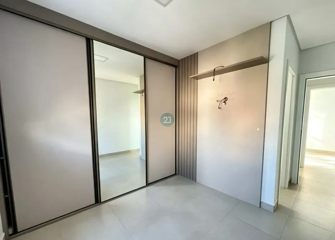 3-bedroom apartment with 1 en-suite and 2 parking spaces — photo 12