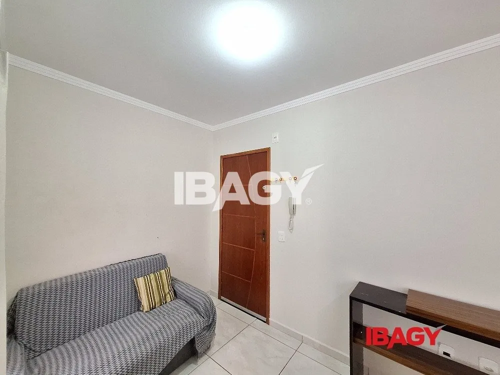 Furnished 2-bedroom apartment with a laundry tanque — photo 5