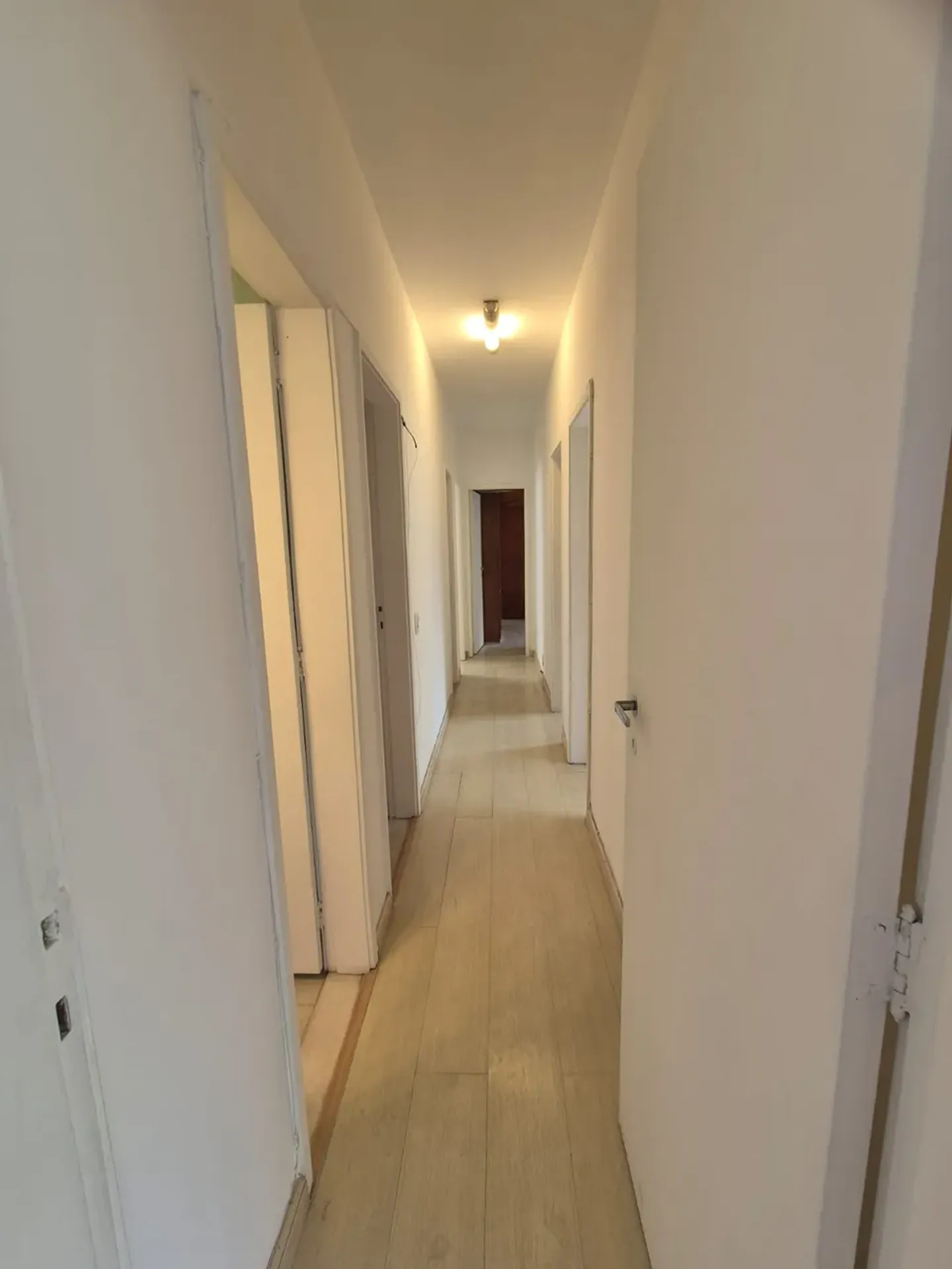 140 m² apartment with a bathtub and a home office — photo 3