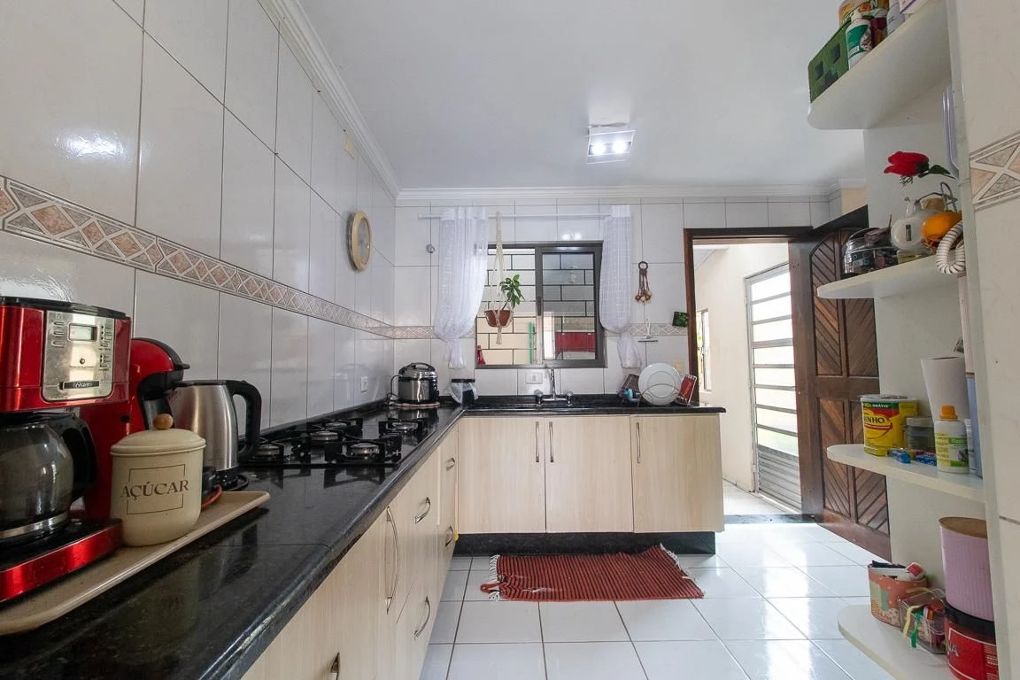 3-bedroom house with a bathtub in Curitiba — photo 38