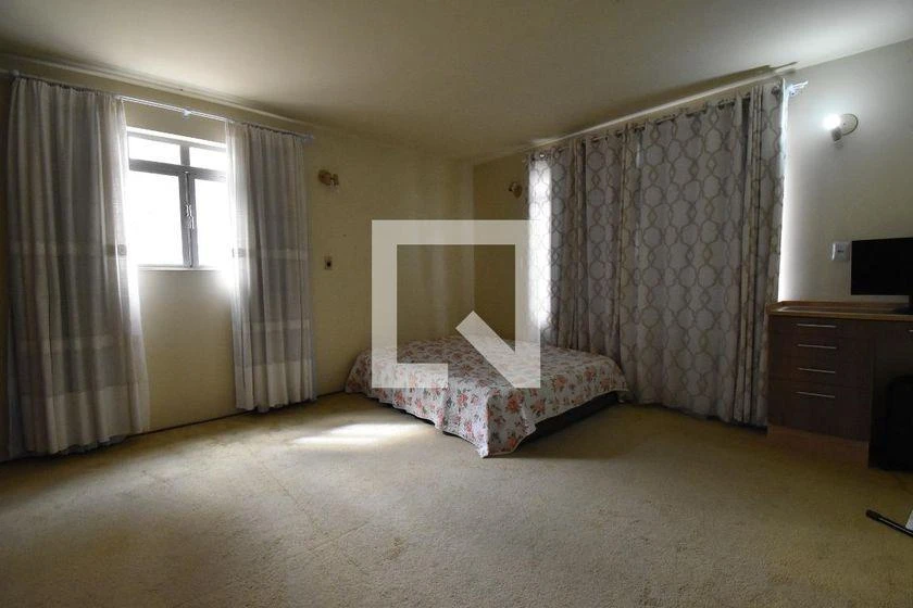6-bedroom house with a washing machine in Curitiba — photo 43