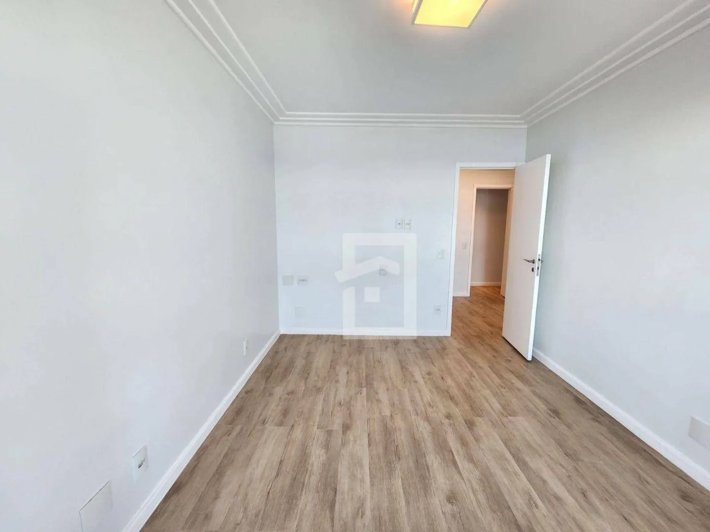 4-bedroom apartment with enclosed balcony and private garden — photo 37