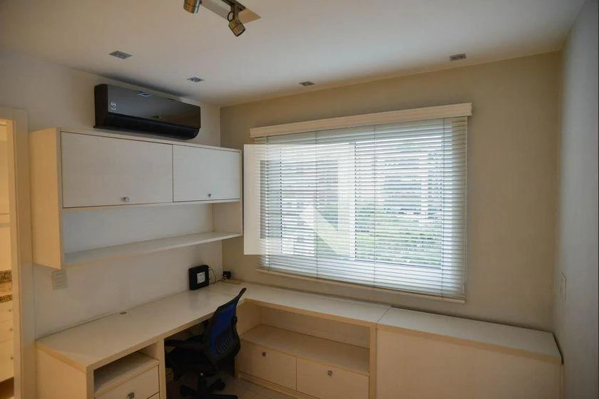 Washing machine in a 3-bedroom apartment, 160 m² — photo 12