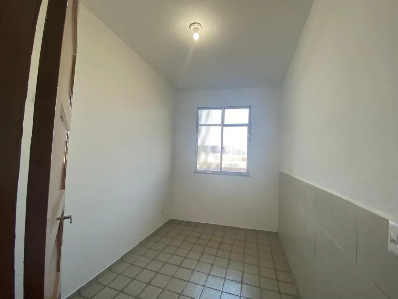 Unfurnished 2-bedroom apartment with a closed kitchen — photo 9