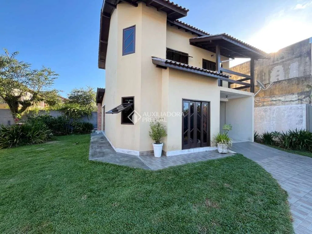 House with 2 bedrooms, 4 bathrooms and 6 parking spots