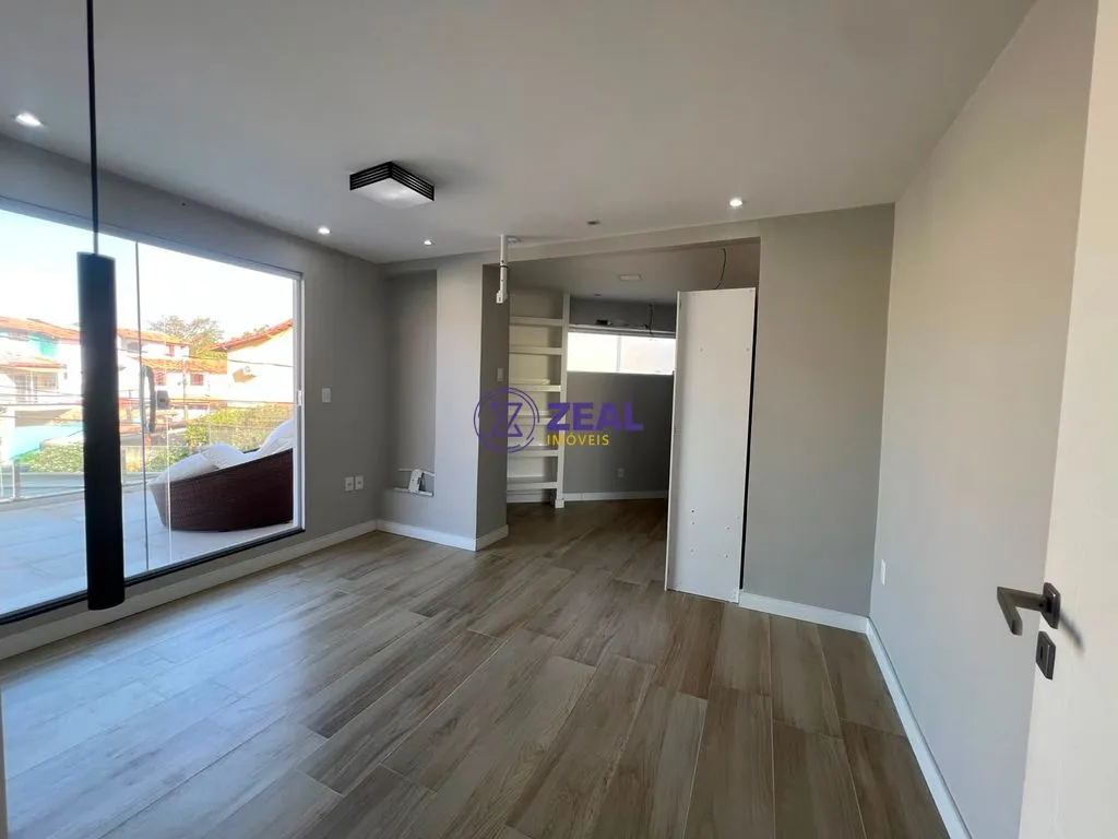 Casa de 280 m² com janelas do piso ao teto e varanda gourmet — photo 29