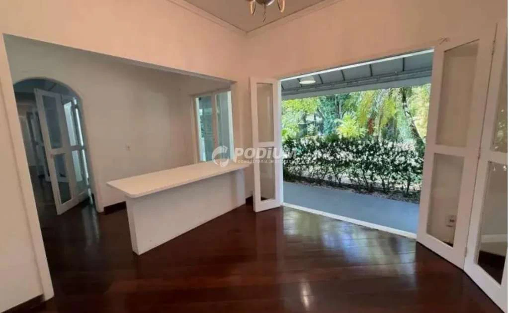 Casa com 6 quartos e 990 m² com varanda e churrasqueira — photo 3