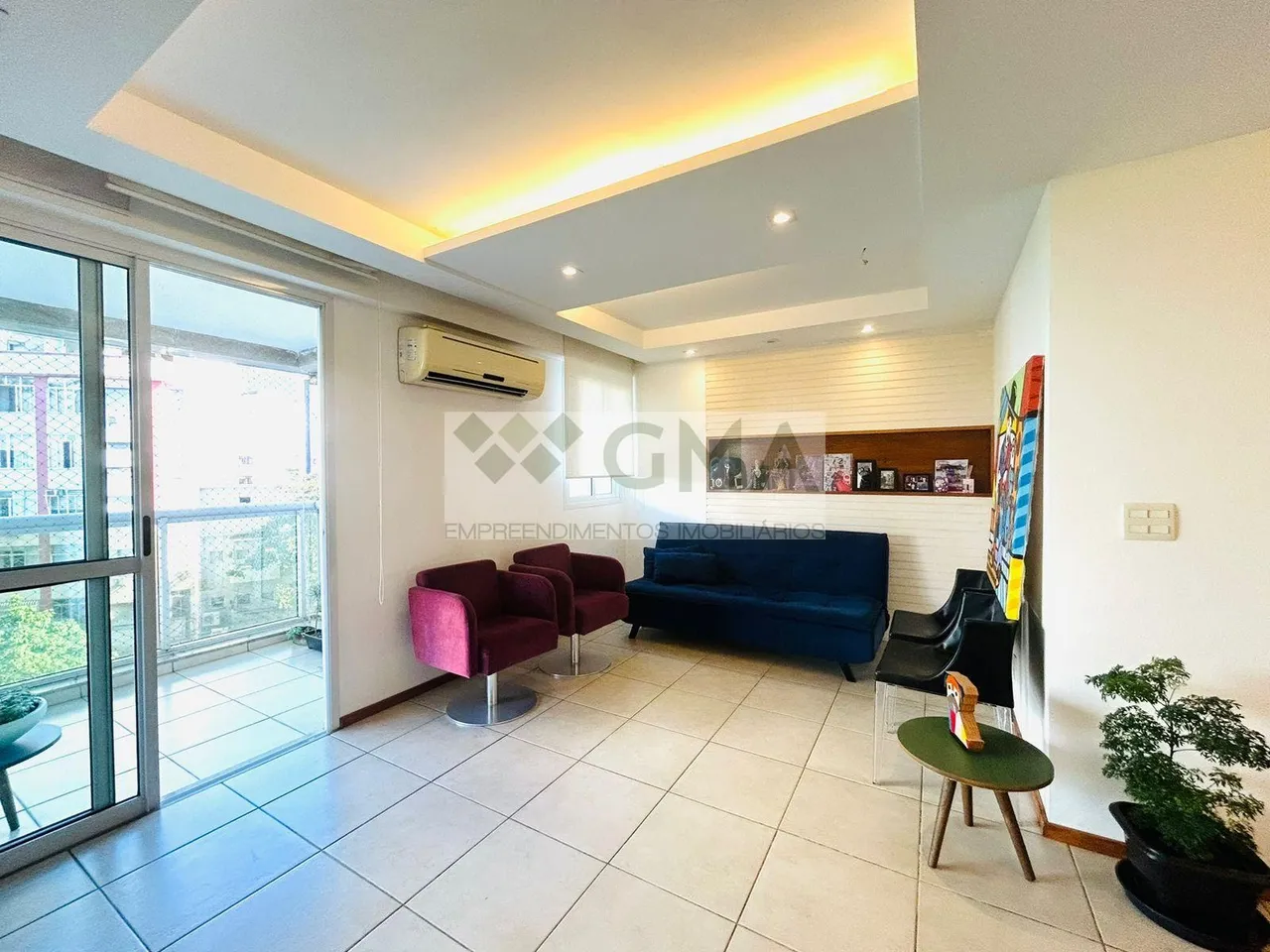 2-bedroom apartment with 3 bathrooms and 2 parking spaces