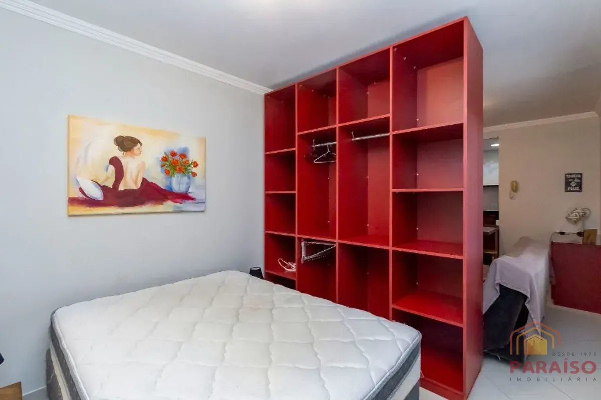 Studio on the 1st floor with a home office