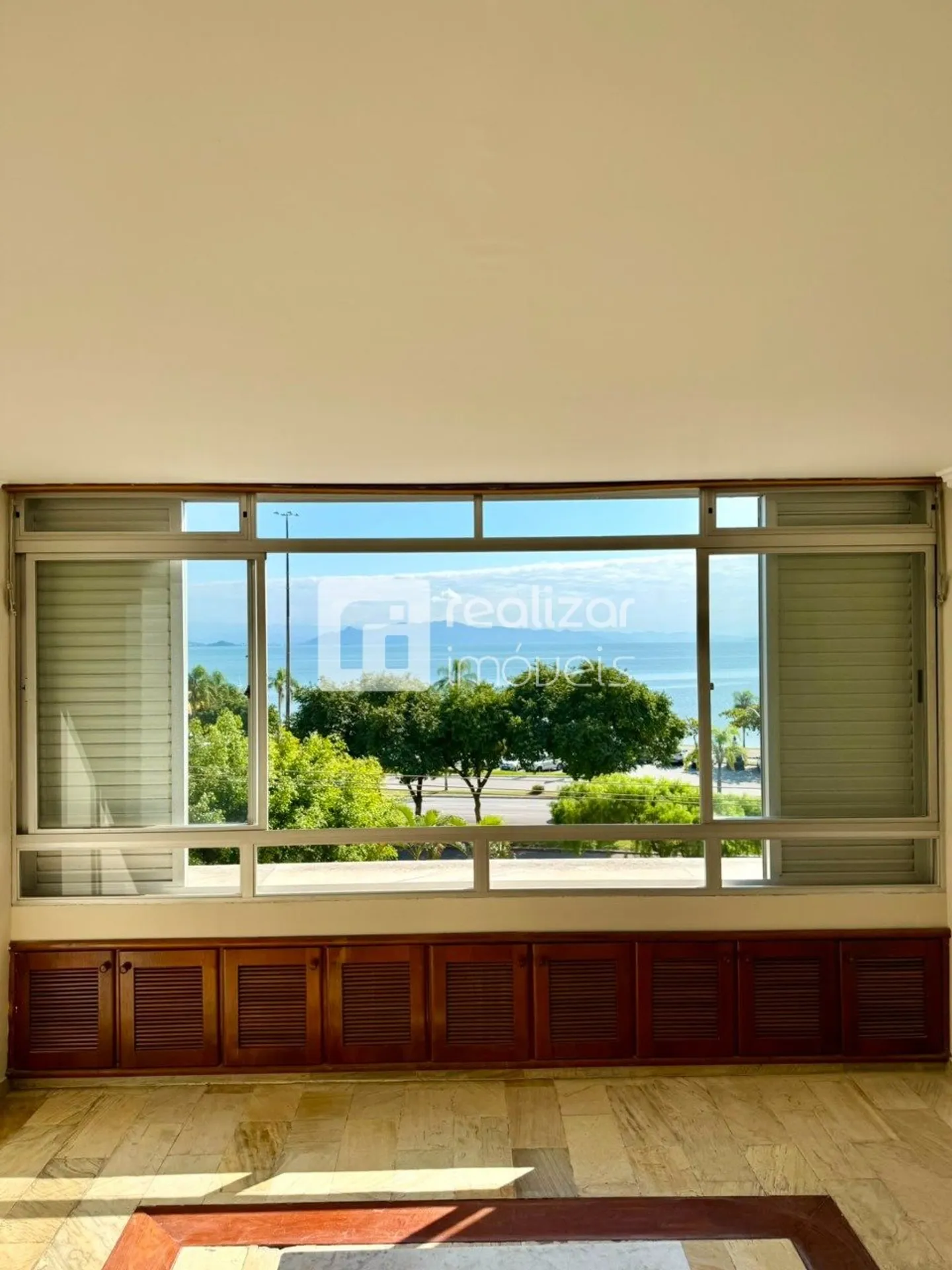 161 m² apartment with 4 bedrooms and 3 bathrooms