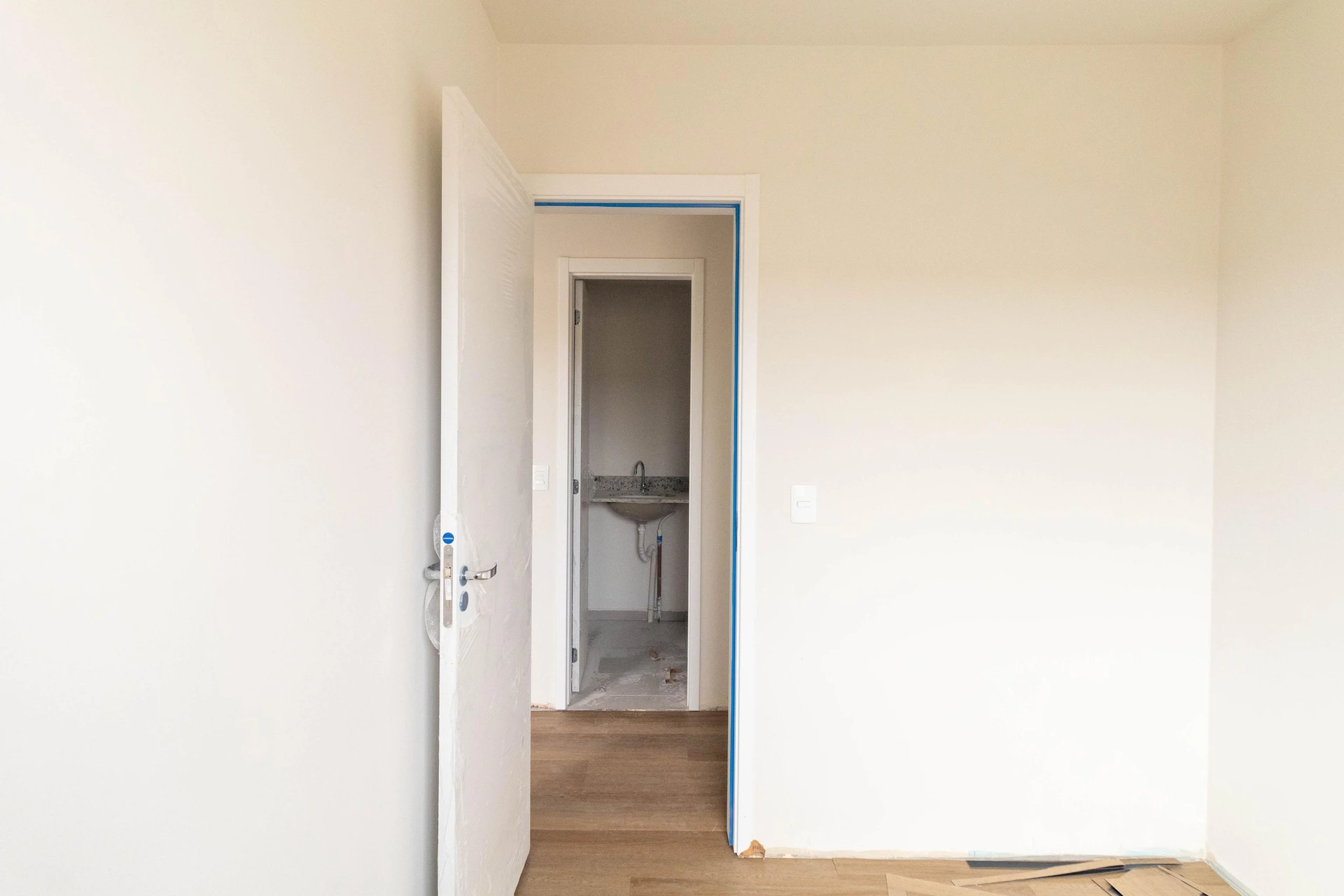 2-bedroom apartment with a grill on the balcony — photo 37