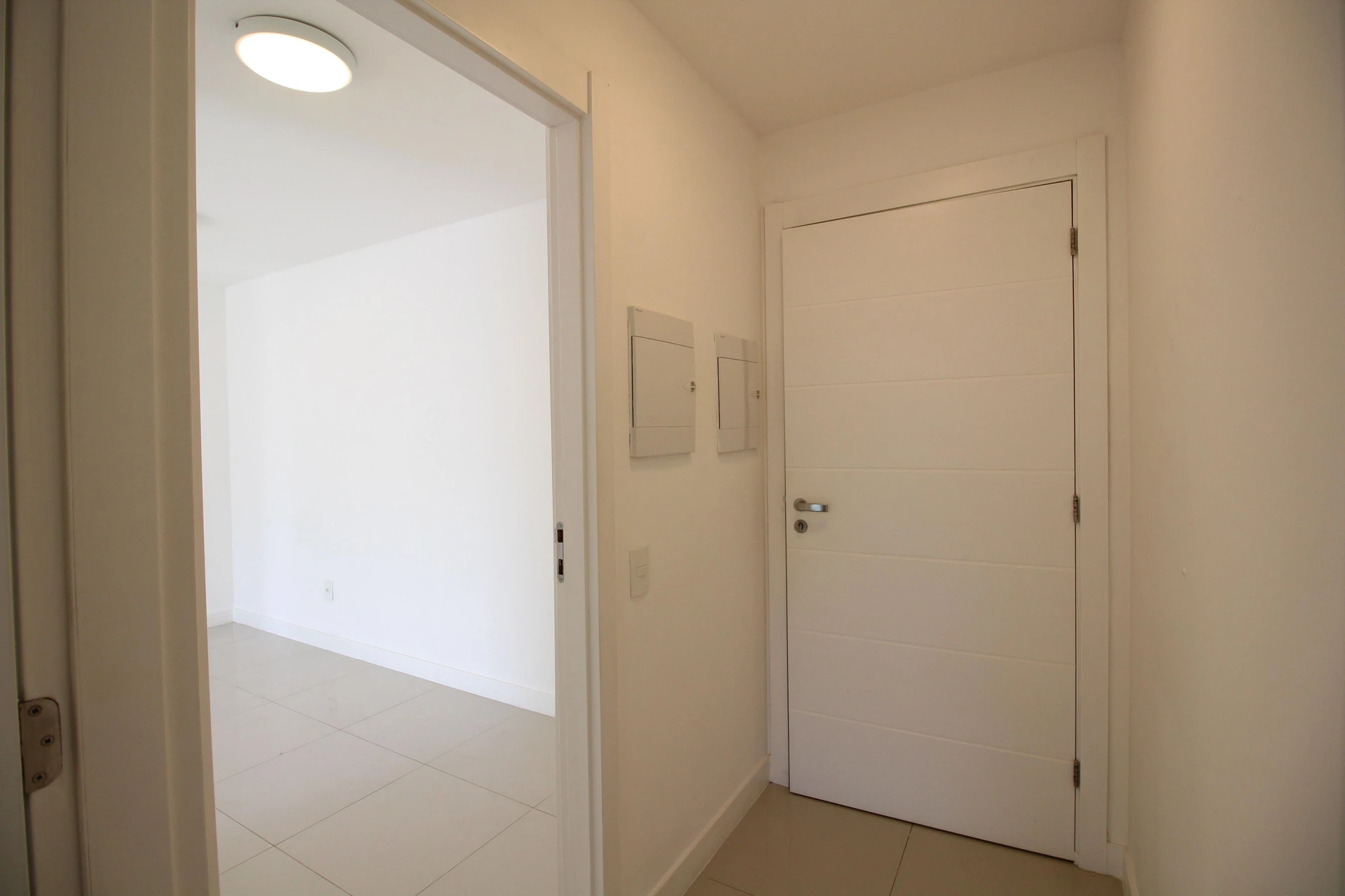 Apartamento de 2 quartos com janelas do piso ao teto — photo 37