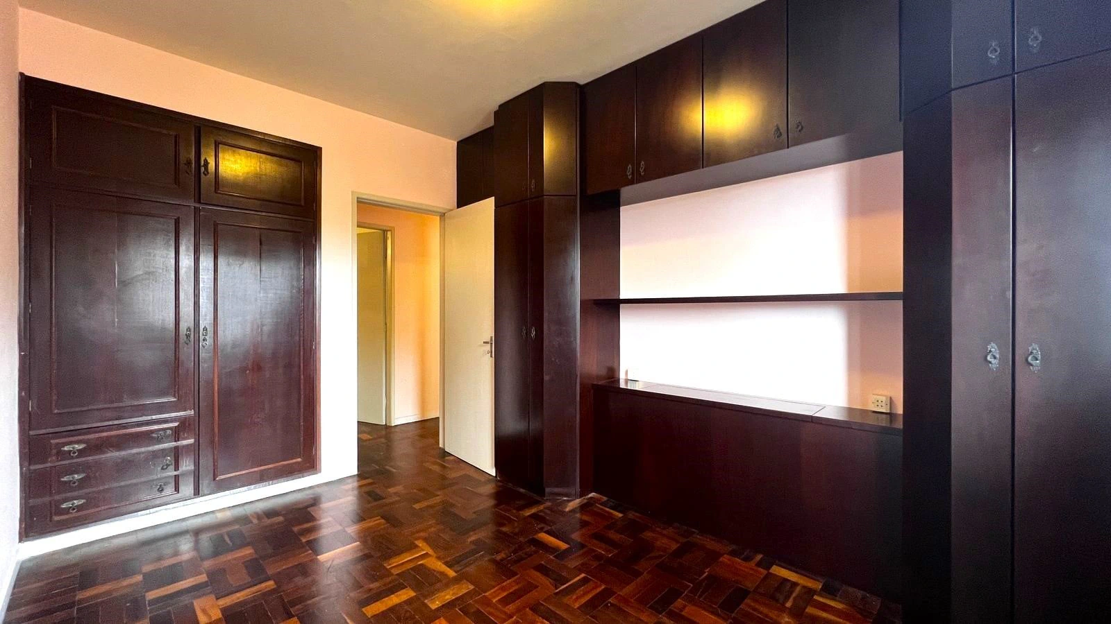 3-bedroom apartment with wood or laminate floors in Curitiba — photo 4