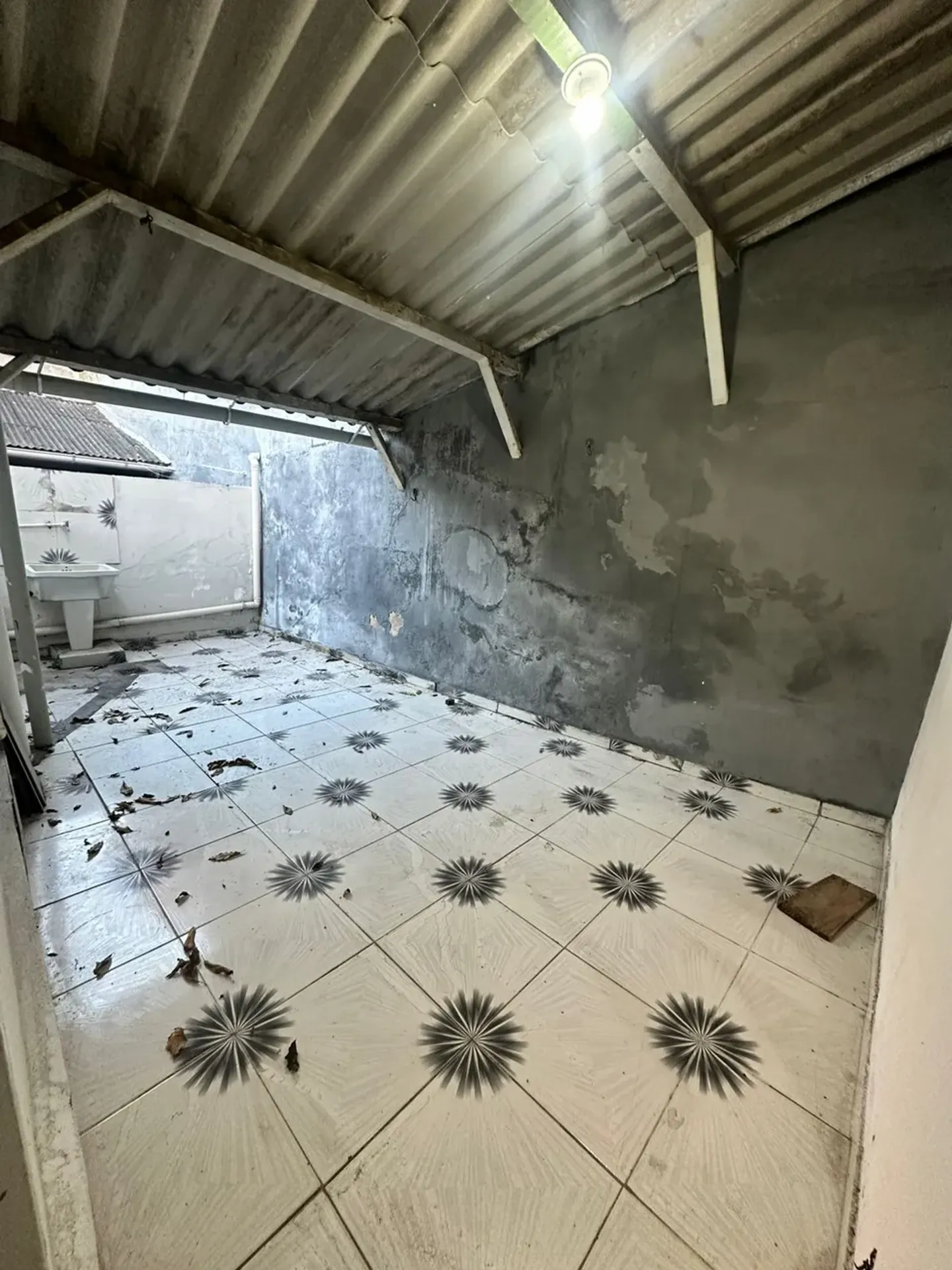 Unfurnished apartment with a separate closed kitchen — photo 6