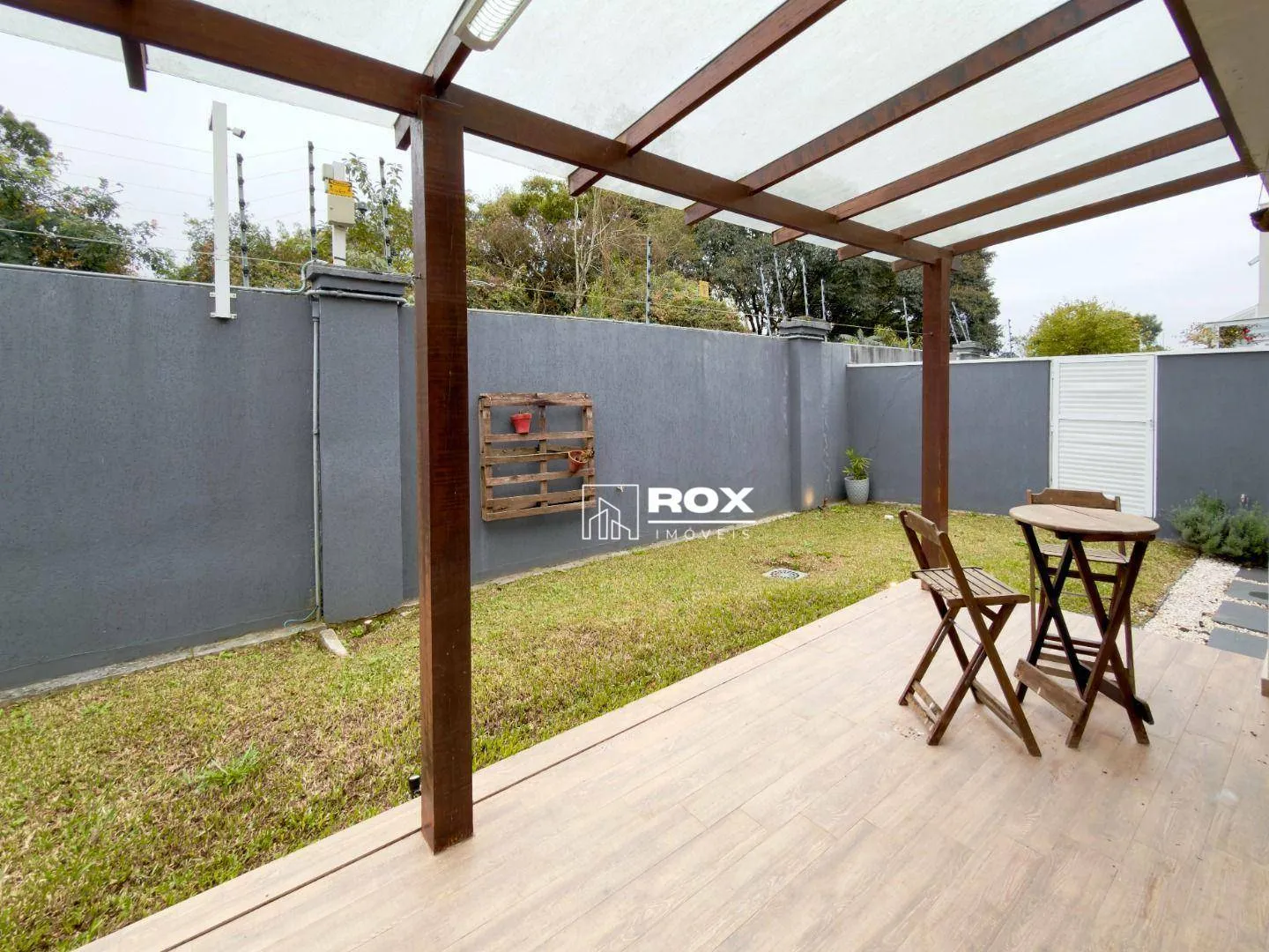 Furnished 322 m² house with 3 bedrooms and private garden — photo 13
