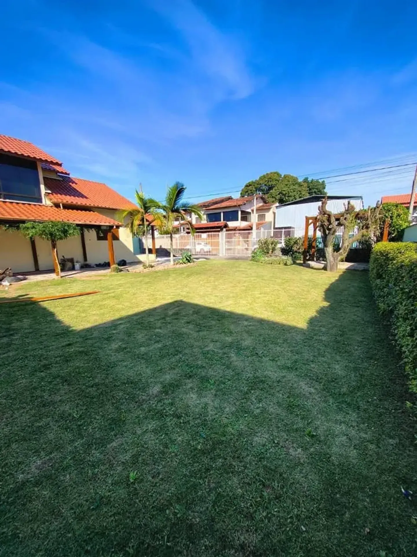 700 m² house with a bathtub and a grill on the balcony — photo 4