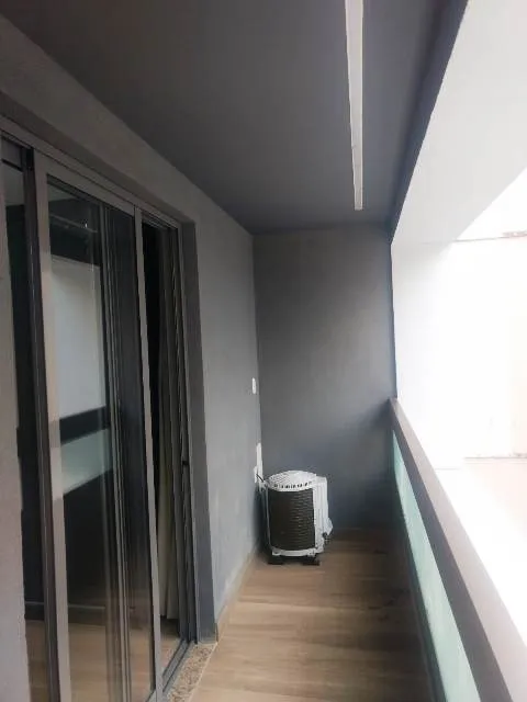 Apartamento de 1 quarto com cozinha aberta e varanda — photo 6