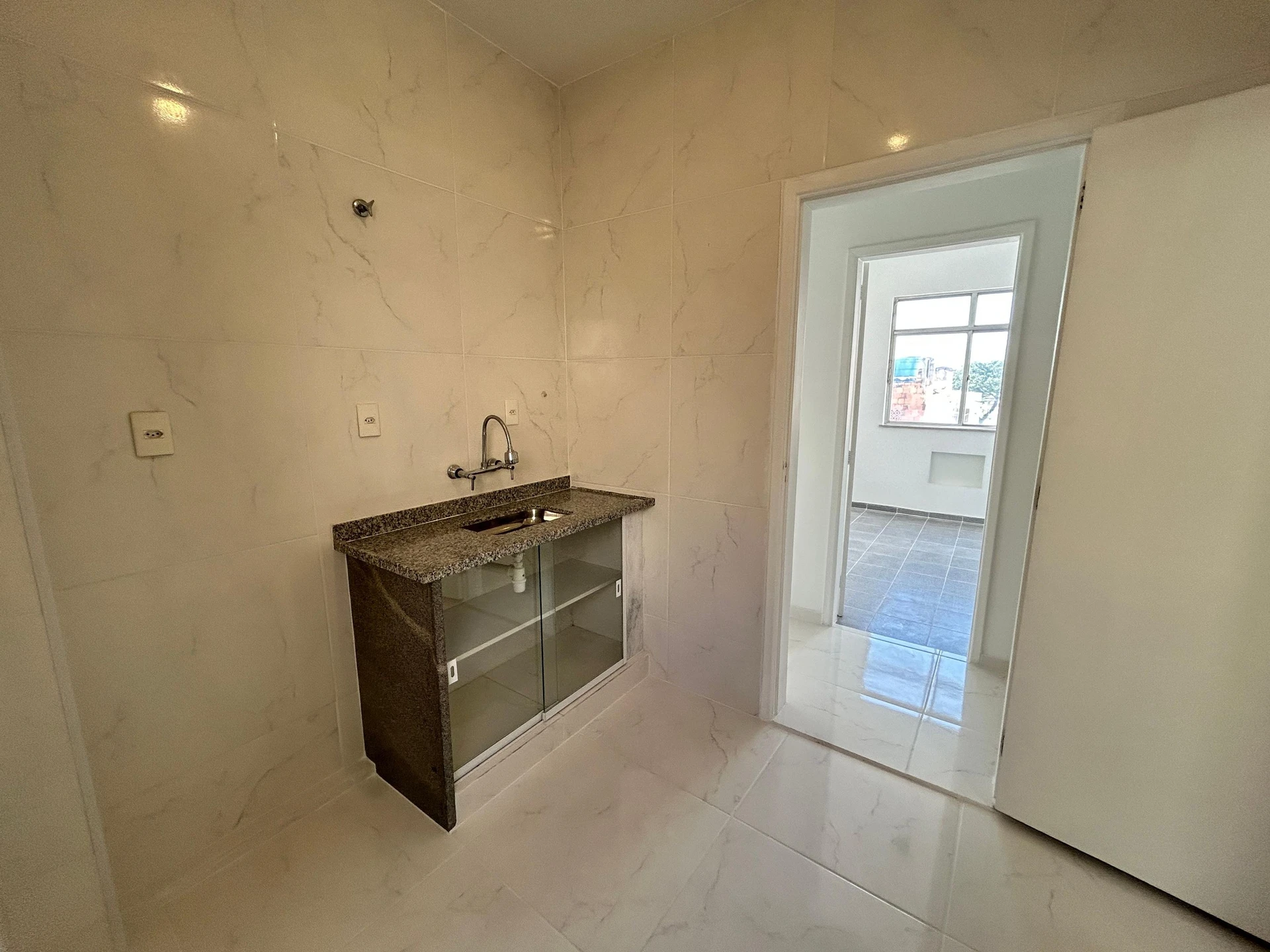 Unfurnished rental apartment with 2 bedrooms and parking — photo 14