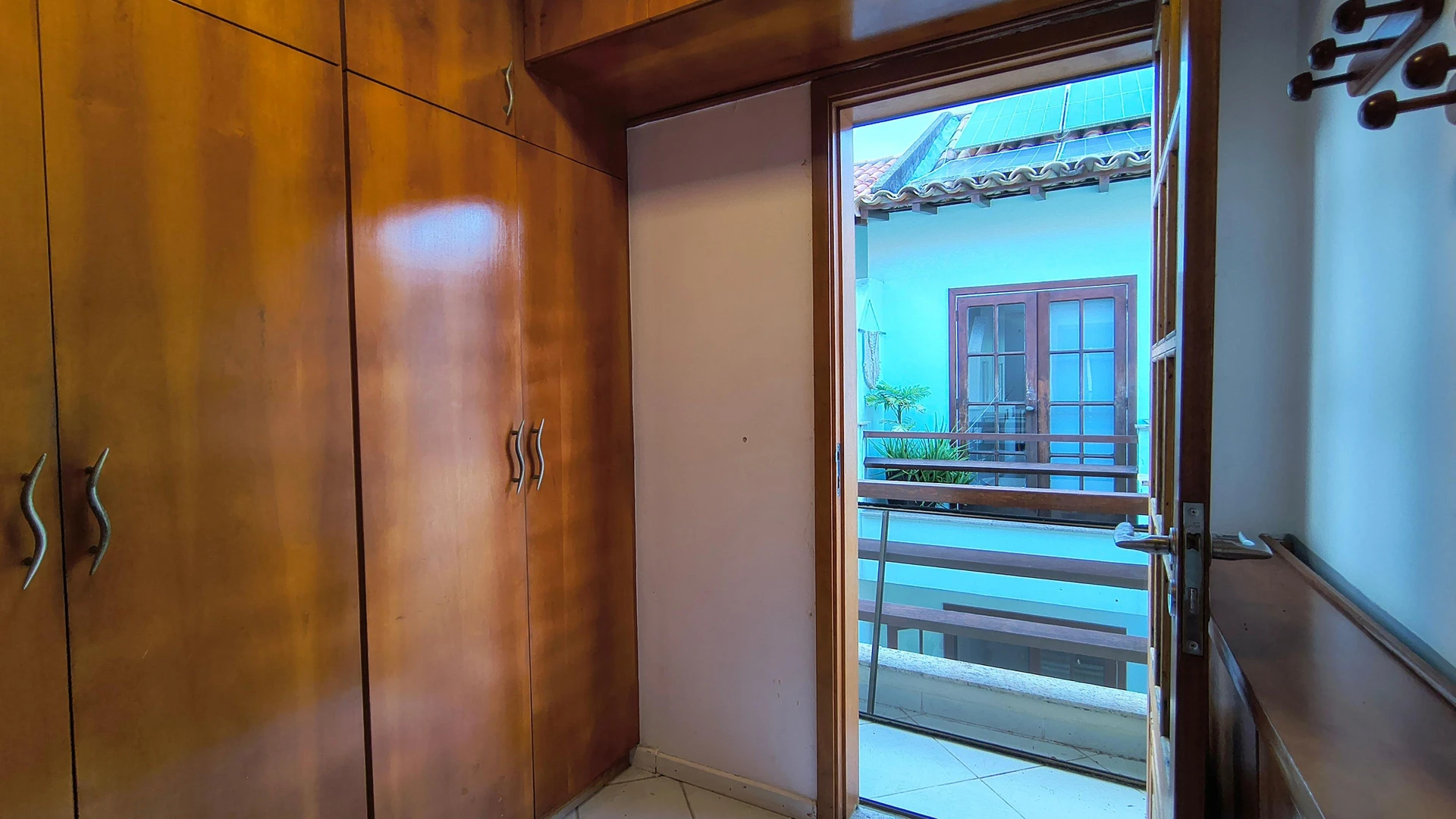 Condo house with balcony and 3 en-suite bedrooms — photo 11