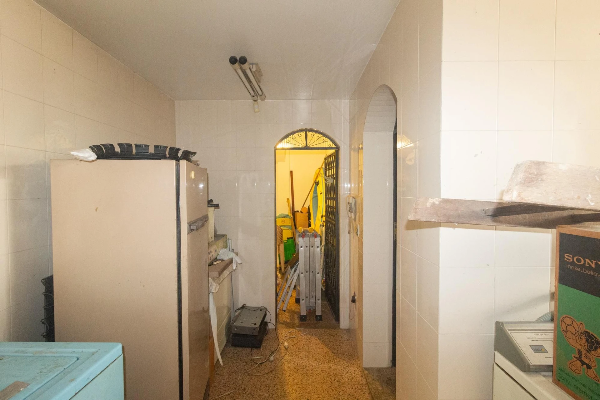 Bathtub in a 5-bedroom house, 626 m² — photo 70