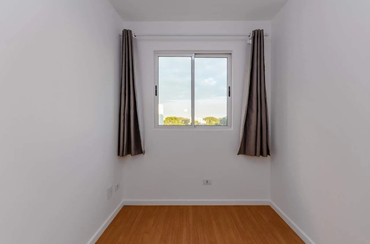 Wood or laminate floors in a 2-bedroom apartment, 60 m² — photo 13