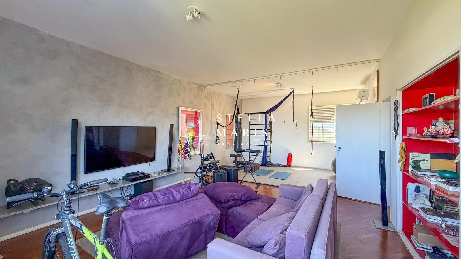 Furnished apartment, 398 m², with floor-to-ceiling windows — photo 21